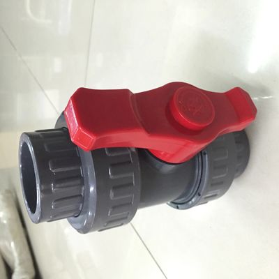شیر قرمز توپ DN20 UPVC Double Union Valve